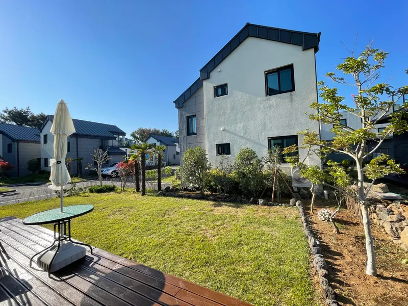 [Namwon, Seogwipo] A well-lit townhouse with a large yard _ A three-room duplex detached house 4