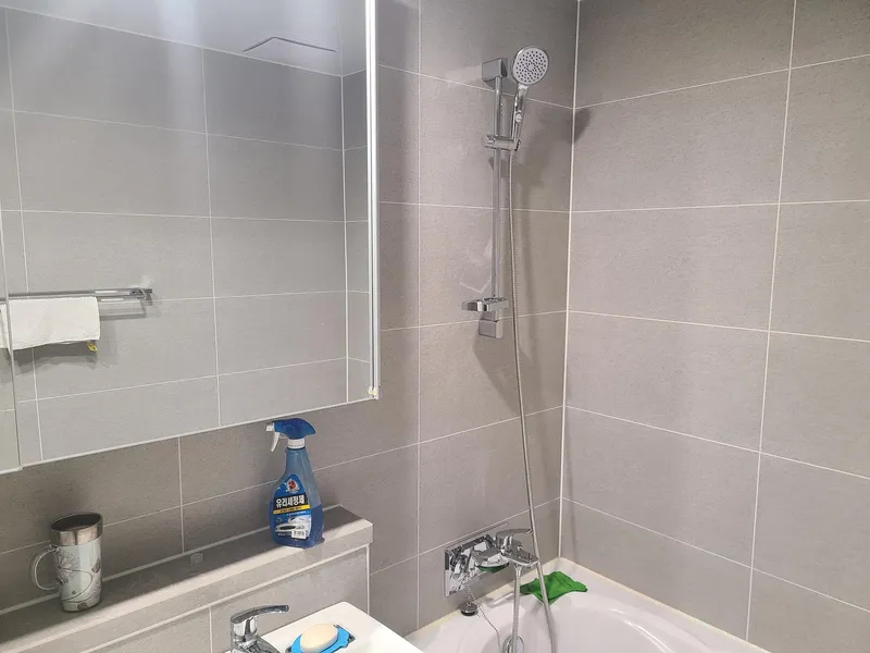 [Buk-gu, Busan] 18th floor view, forest area, 35 pyeong apartment, 4 rooms # Station area # 11