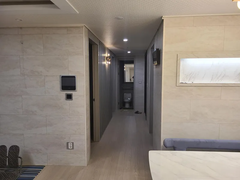 [Buk-gu, Busan] 18th floor view, forest area, 35 pyeong apartment, 4 rooms # Station area # 20