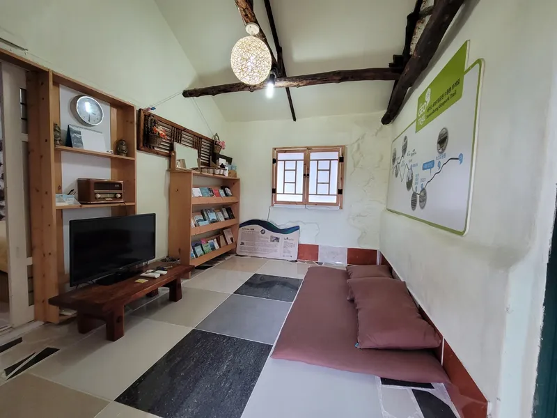 [Hangyeong, Jeju] Traditional stone house with a detached one-room house decorated with basalt volcanic ash #SaveMeHomes 6