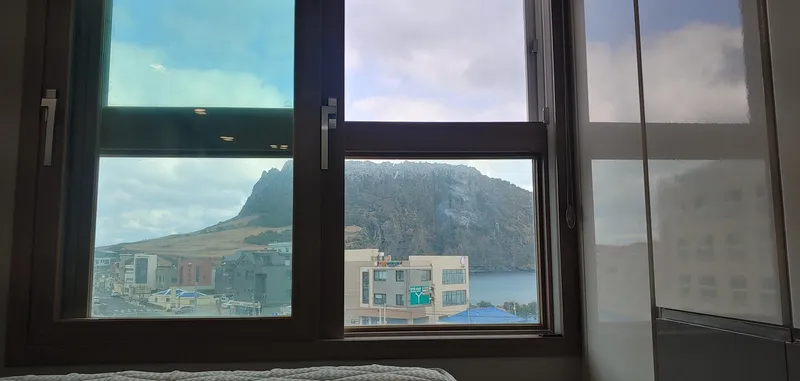 [Seongsan, Seogwipo] Spacious studio with a panoramic view of Seongsan Ilchulbong and the sea 37