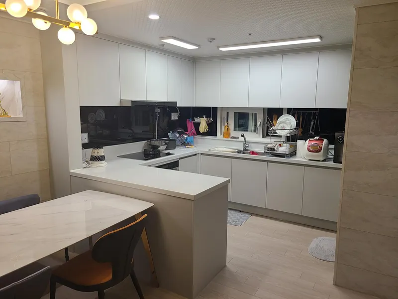 [Buk-gu, Busan] 18th floor view, forest area, 35 pyeong apartment, 4 rooms # Station area # 17