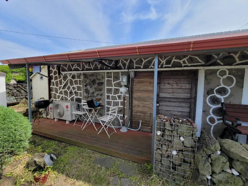 [Hangyeong, Jeju] Traditional stone house with a detached one-room house decorated with basalt volcanic ash #SaveMeHomes 16