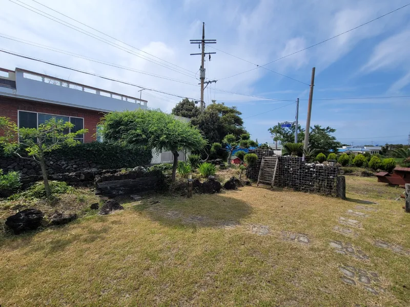 [Hangyeong, Jeju] Traditional stone house with a detached one-room house decorated with basalt volcanic ash #SaveMeHomes 17