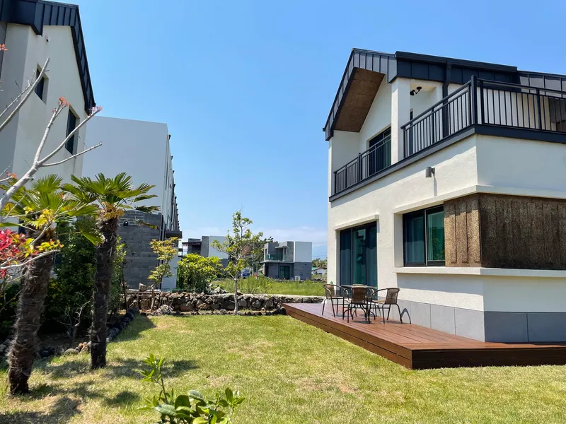 [Namwon, Seogwipo] A well-lit townhouse with a large yard _ A three-room duplex detached house 2