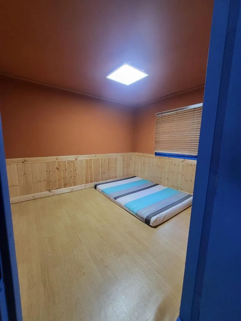 [Gapyeong] A 3-room group room in the heart of the city, nestled in a pine forest. #Pets allowed. #Shared laundry. 7