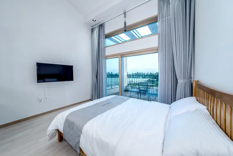 [Namwon, Seogwipo][Room 203] Spacious 2-person spa with cool view terrace and cool duplex 65