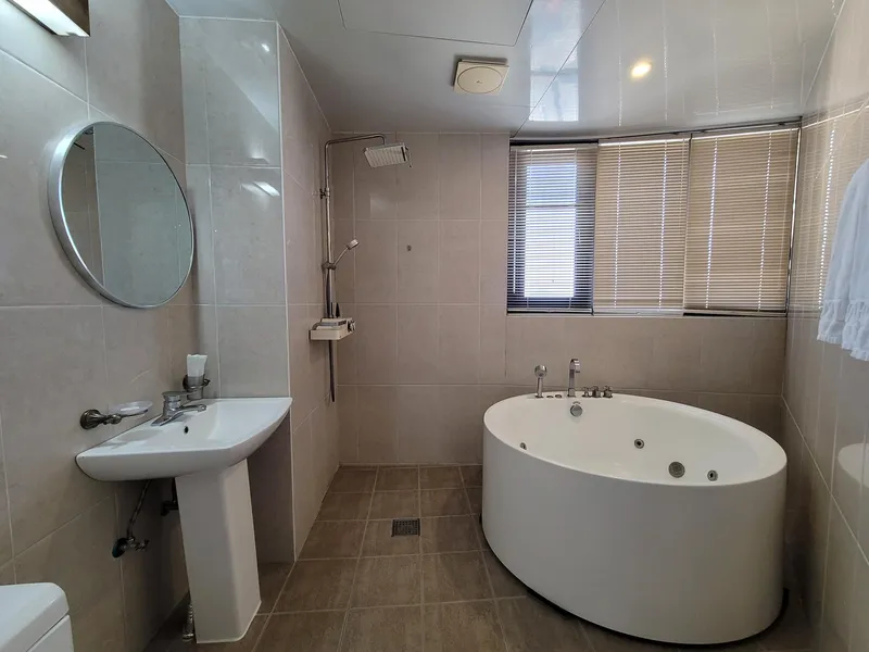 [Seogwi-dong, Seogwipo] Ocean view terrace and bathtub, 1 double bed and 1 single bed Hotel A 6
