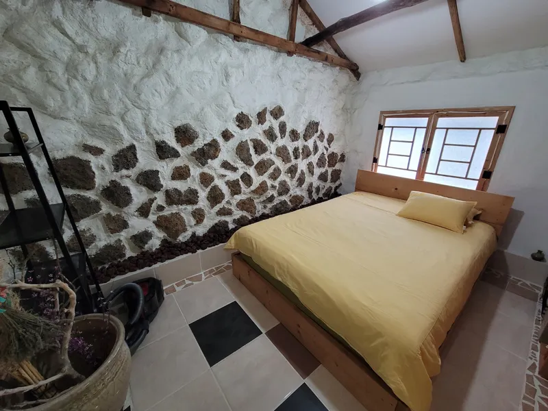 [Hangyeong, Jeju] Traditional stone house with a detached one-room house decorated with basalt volcanic ash #SaveMeHomes 4