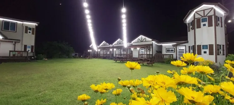 [제주 애월] 넓은잔디마당이 있는 애월바다 도보5분거리 복층형 독채 A 13