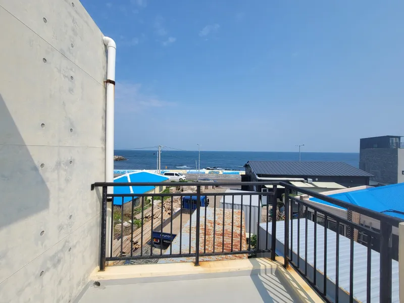 [제주 내도동] 몽돌해변앞쓰리룸2층독채#공항차로10분#가족펜션#환상옥상뷰 26