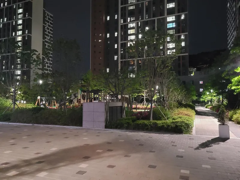 [Buk-gu, Busan] 18th floor view, forest area, 35 pyeong apartment, 4 rooms # Station area # 28