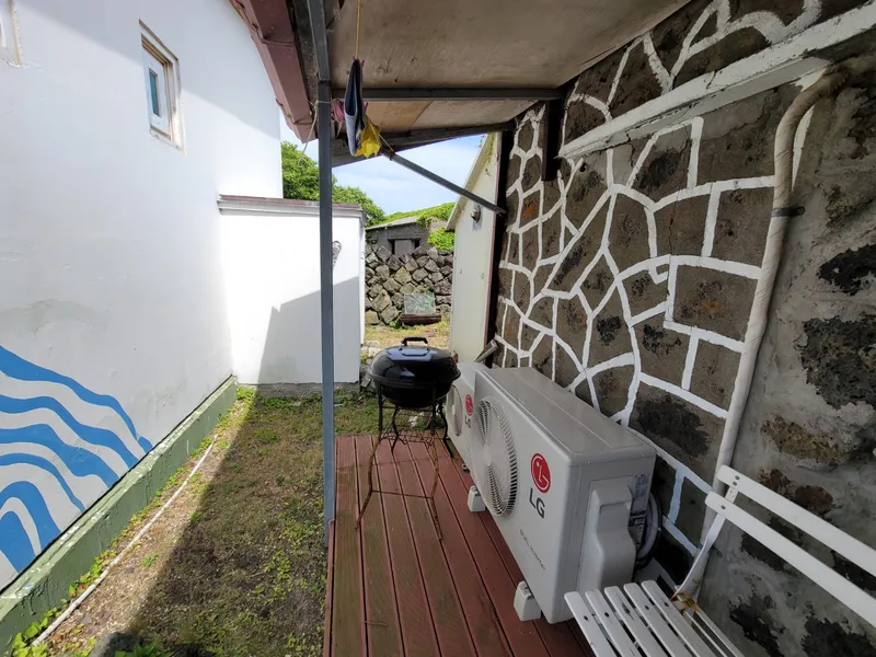 [Hangyeong, Jeju] Traditional stone house with a detached one-room house decorated with basalt volcanic ash #SaveMeHomes 19