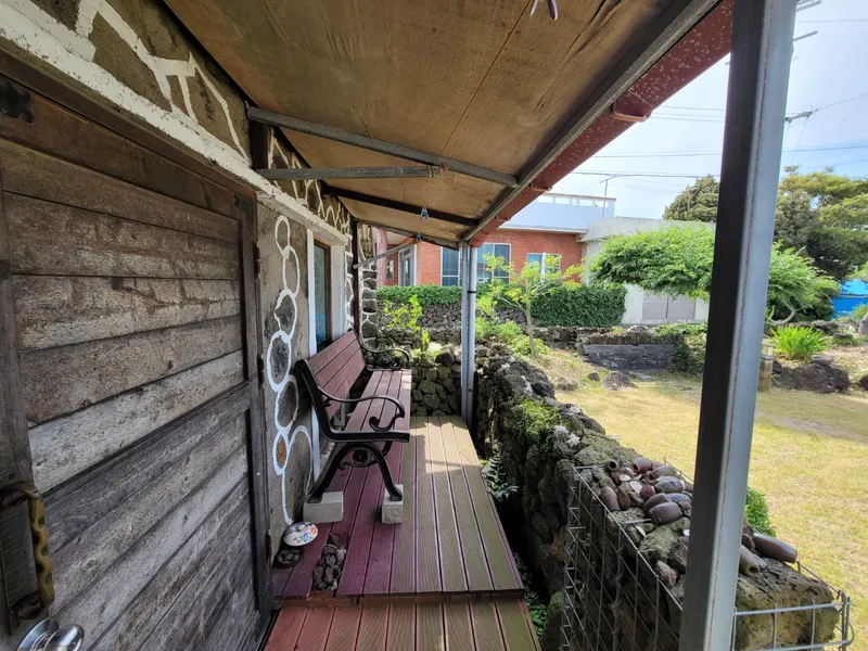 [Hangyeong, Jeju] Traditional stone house with a detached one-room house decorated with basalt volcanic ash #SaveMeHomes 20