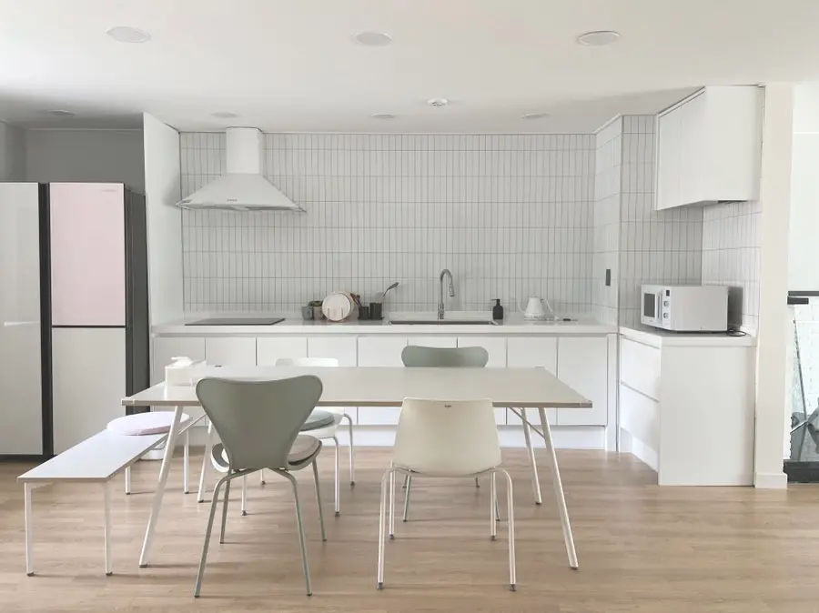 Seogwipo Jungmun Modern and clean white full-option villa with palm tree sensibility #Family Jeju life - main image