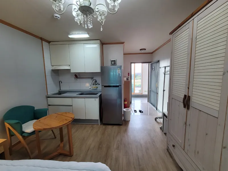 [Iho 1-dong, Jeju] One-room Hallasan view stay 102 near Jeju Airport #cost-effective 5