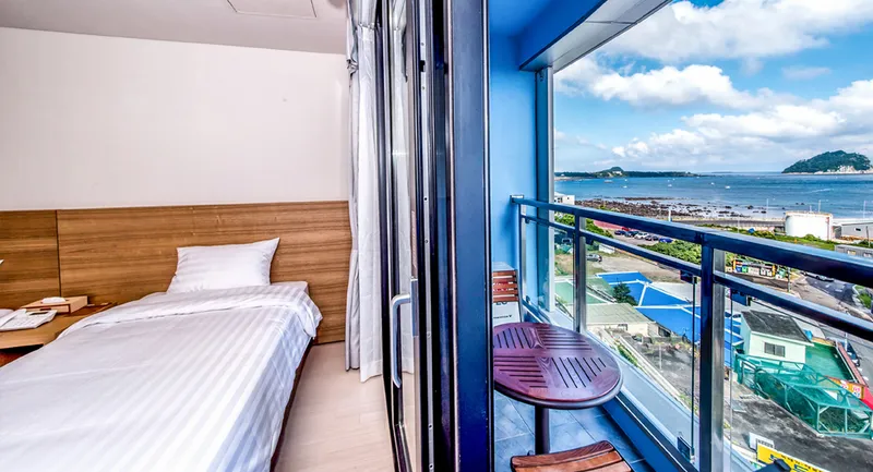 [Seogwi-dong, Seogwipo] Ocean view terrace and bathtub, 1 double bed and 1 single bed Hotel A 2