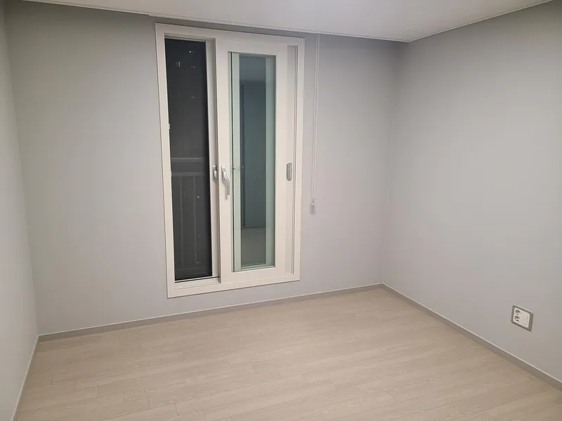 [Buk-gu, Busan] 18th floor view, forest area, 35 pyeong apartment, 4 rooms # Station area # 16