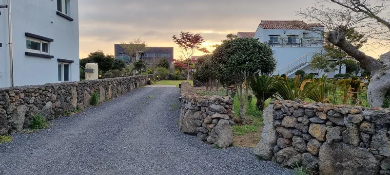 [Gujwa, Jeju] #Beautiful 2-story detached house with stone wall and lawn garden (Hydrangea) 4