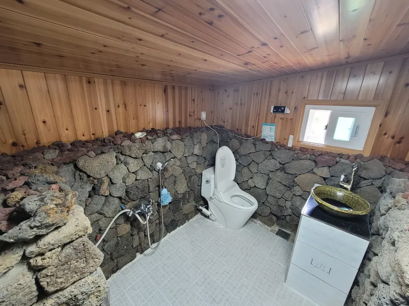 [Hangyeong, Jeju] Traditional stone house with a detached one-room house decorated with basalt volcanic ash #SaveMeHomes 15