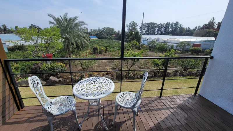 [Namwon, Seogwipo][Room 103] Private Family Space Terrace 2 Party Rooms 2 Large Rooms 2 Bathrooms 1 Living Room 70