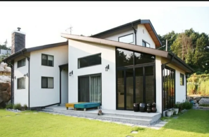 [경기 가평] 잣 향기 숲에 둘러싸인 100평 복층 전원주택 3
