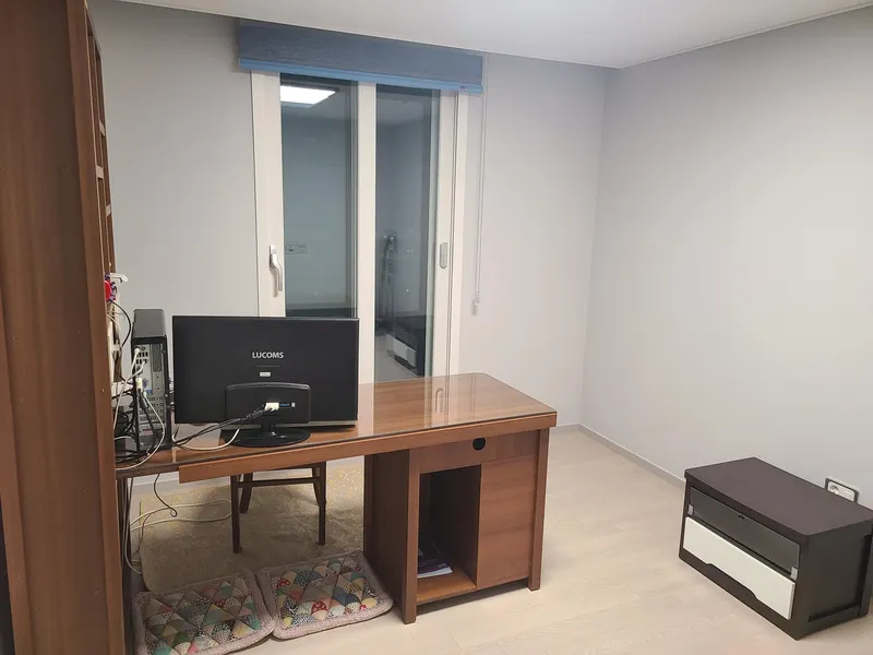[Buk-gu, Busan] 18th floor view, forest area, 35 pyeong apartment, 4 rooms # Station area # 18
