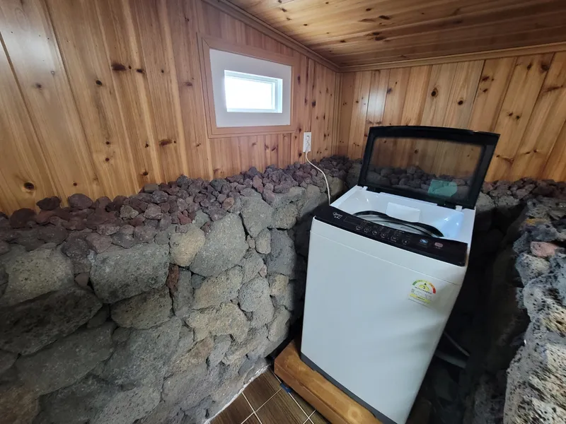 [Hangyeong, Jeju] Traditional stone house with a detached one-room house decorated with basalt volcanic ash #SaveMeHomes 13