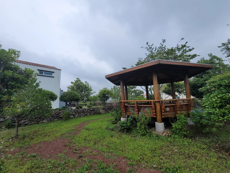 [Gujwa, Jeju] #Beautiful 2-story detached house with stone wall and lawn garden (Hydrangea) 53