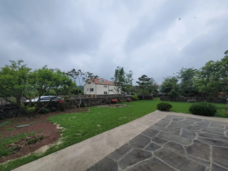 [Gujwa, Jeju] A detached house with a large stone wall and yard (Rosemary) 9