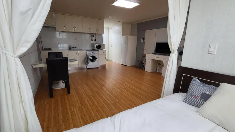 [Pyoseon, Seogwipo] (Pyoseon Ian 5/6~70% Discount, 1 minute from beach, 15 pyeong (hotel style) 9
