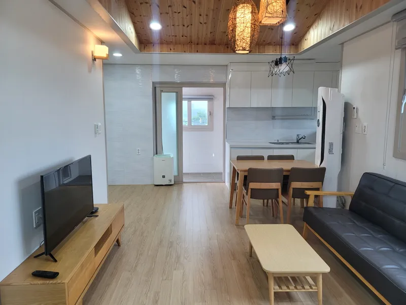 [Gujwa, Jeju] A detached house with a large stone wall and yard (Rosemary) 40