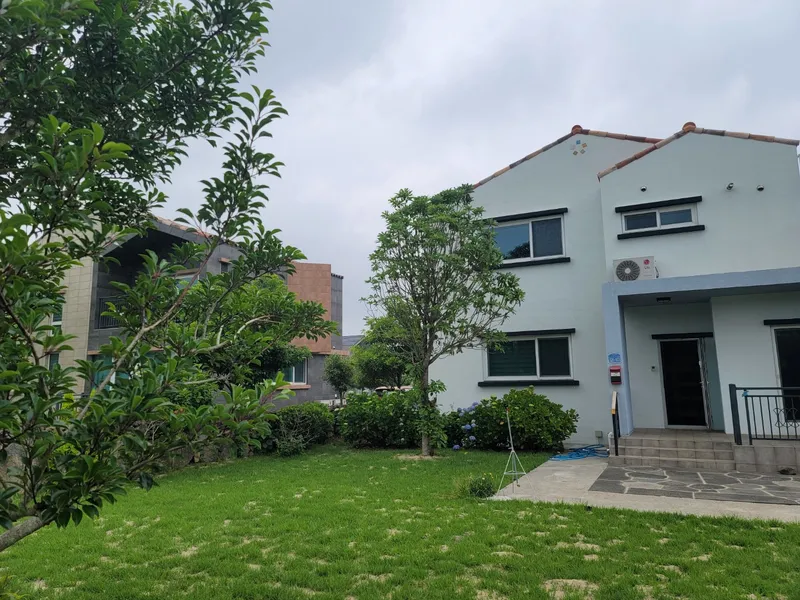 [Gujwa, Jeju] #Beautiful 2-story detached house with stone wall and lawn garden (Hydrangea) 3