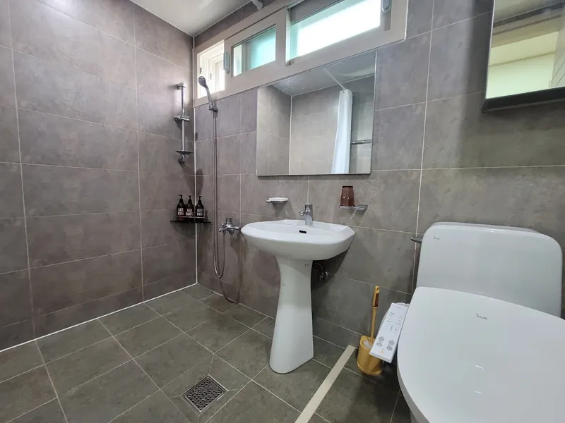 [Gujwa, Jeju] A detached house with a large stone wall and yard (Rosemary) 34