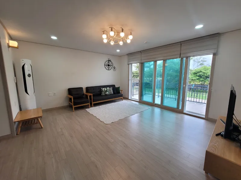 [Gujwa, Jeju] #Beautiful 2-story detached house with stone wall and lawn garden (Hydrangea) 12