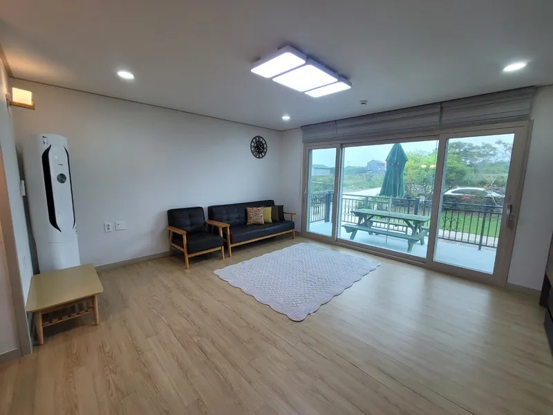 [Gujwa, Jeju] A detached house with a large stone wall and yard (Rosemary) 21