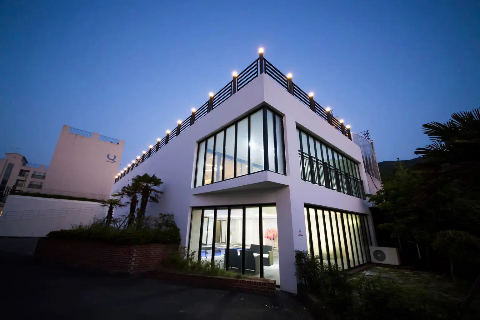 Geoje A two-story premium detached house where you can enjoy the swimming pool with your extended family. - main image