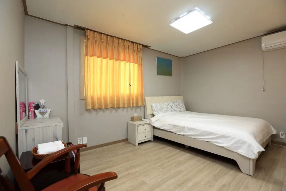 (Seogwipo Oville House) Queen Double Room, House - main image