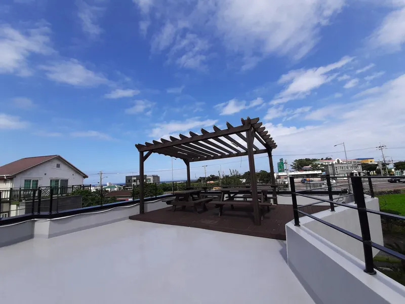 [Gujwa, Jeju] Pyeongdae Sea, Oreum View Spacious One Room Stay #101 11