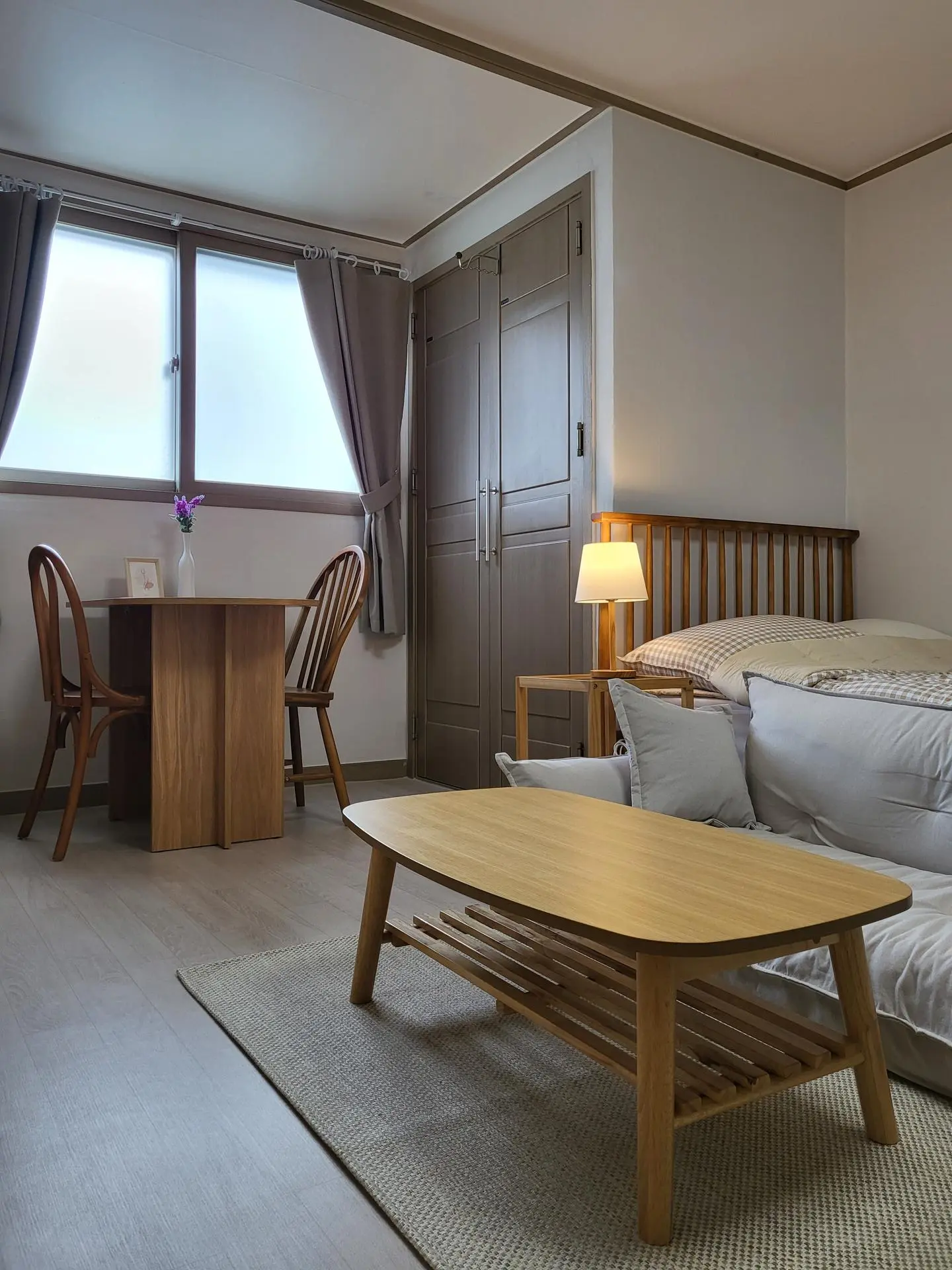 Daejeon Jung-gu A one-room officetel with a wooden feel and an open view near Jung-gu Office Station - main image