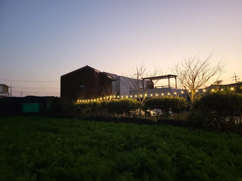 [Gujwa, Jeju] Pyeongdae Sea, Oreum View Spacious One Room Stay #101 5