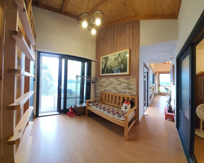 [Namhae] 2nd floor of a detached one-room house with a glass living room that embraces the entire ocean view 6