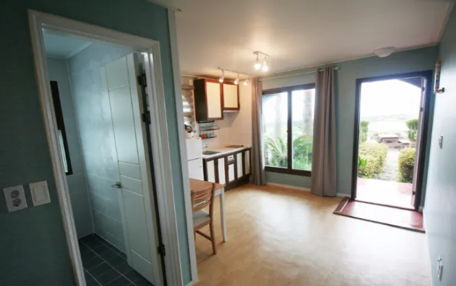 [Seongsan, Seogwipo] 1 minute walk to the sea, lawn yard, ocean view 1.5 room 8