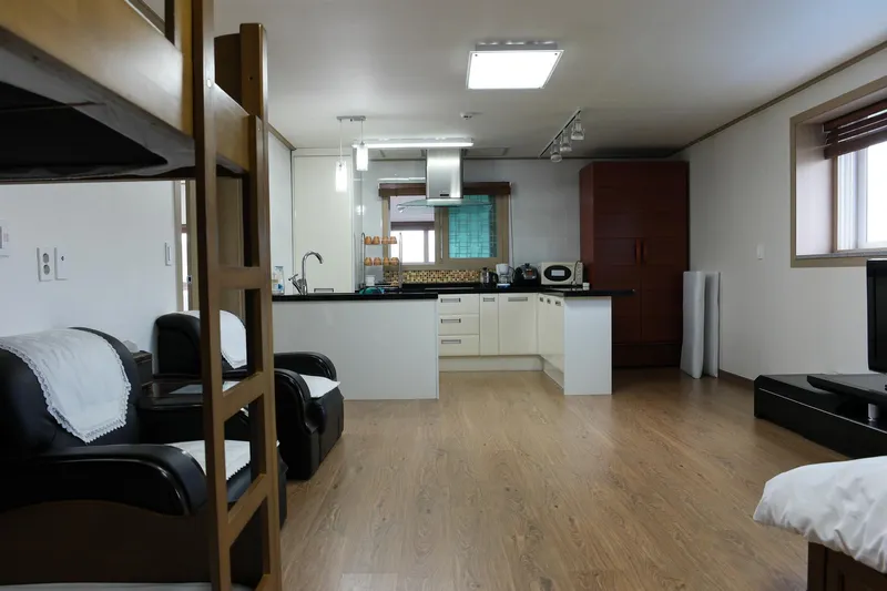 [Namwon, Seogwipo] (Seogwipo Oville House) Ocean View 2nd Floor One Room (Family A) 11
