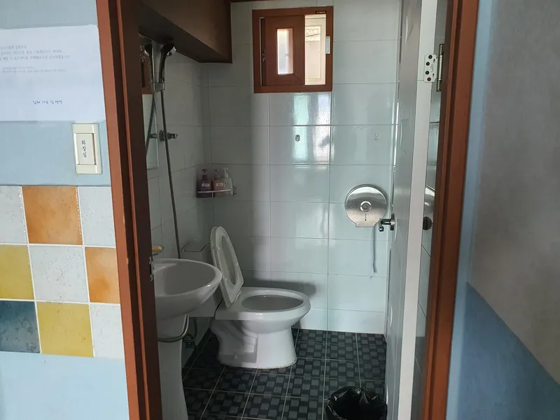 [Namhae] Ocean view one-room stay A right in front of Namhae Wolpo Beach 5