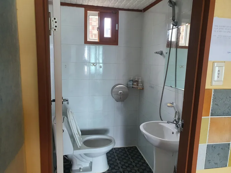 [Namhae] Ocean view one-room stay A right in front of Namhae Wolpo Beach 16