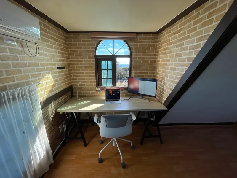 [Seongsan, Seogwipo] 1 minute walk to the sea, lawn, duplex B with large desk 3