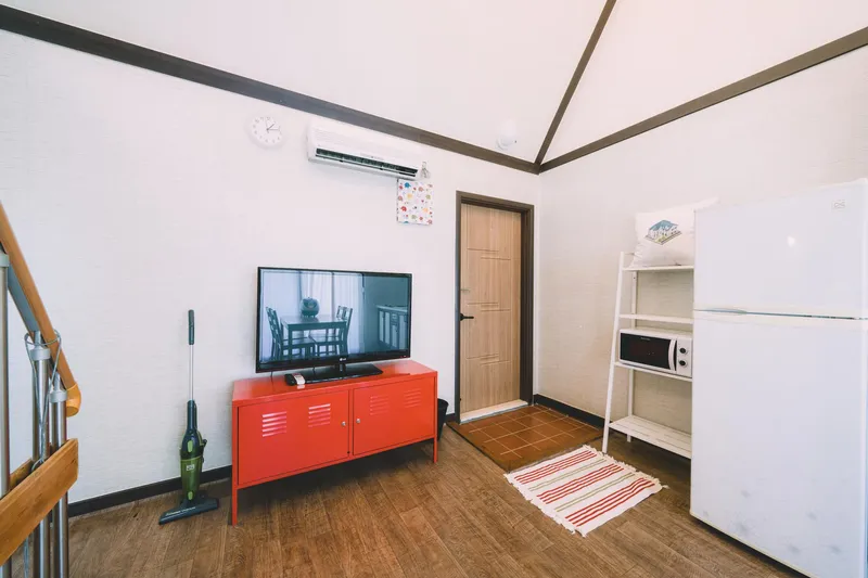 [Seongsan, Seogwipo] 1 minute walk to the sea, lawn, duplex B with large desk 13
