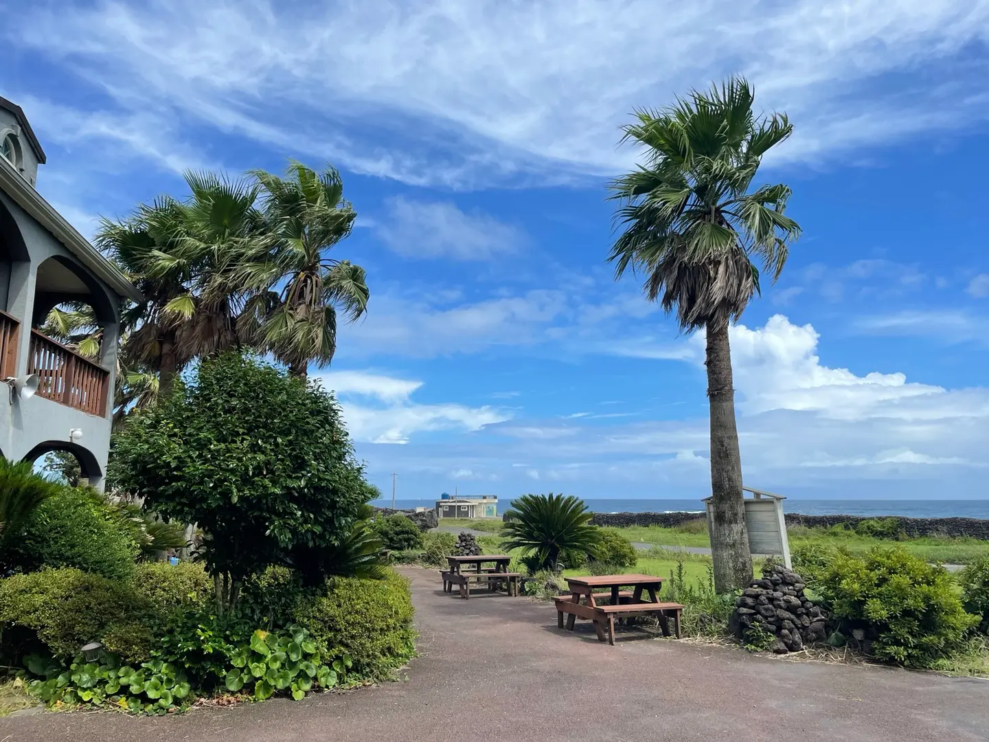 西归浦城山 步行1分钟即可到达大海,有草坪,复式B,配有大办公桌 - main image
