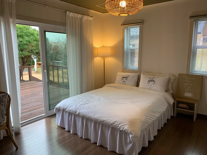 [Hangyeong, Jeju] A well-lit, emotional, and independent house near Panpo Port that also shares a hanok annex 50